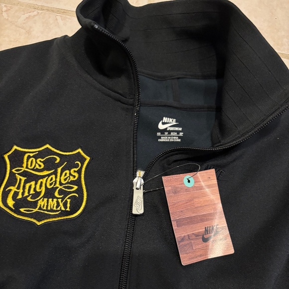 RARE Nike Los Angeles Lakers MMXI "LOS FEARLESS" Embroidered Jacket - Picture 3 of 5